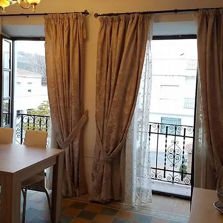 Casa Turistica La Alpujarrena * Cacin